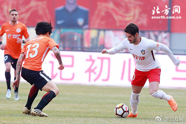 長期戴耳機睡覺，男子左耳失聰？哪些行為，正讓你變成“小聾人”