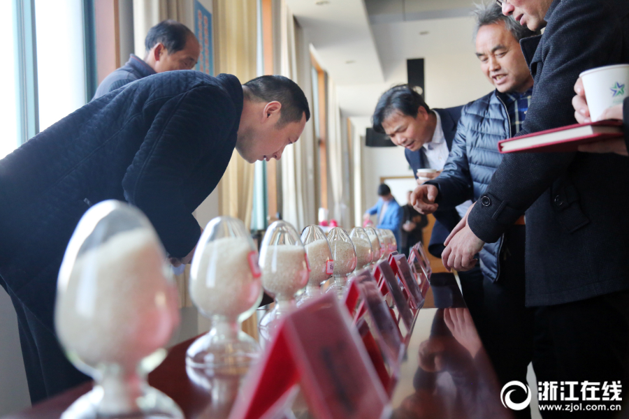 腰間盤突出自測，三個癥狀都有，你的腰椎已病得不輕